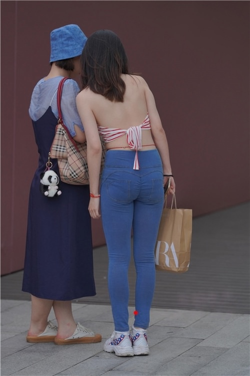 美背紧牛美女(81P)[0.99G/JPG]