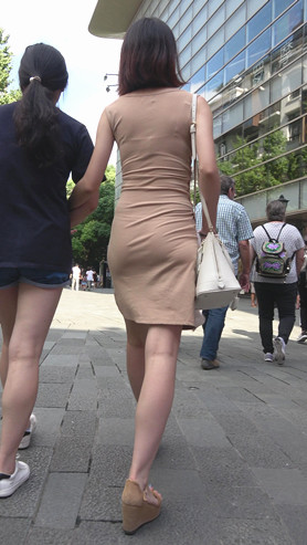 黄色连体包臀裙美妇[1.38G/MP4]