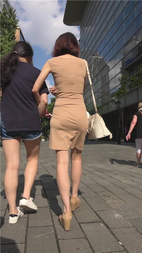 黄色连体包臀裙美妇[1.38G/MP4]