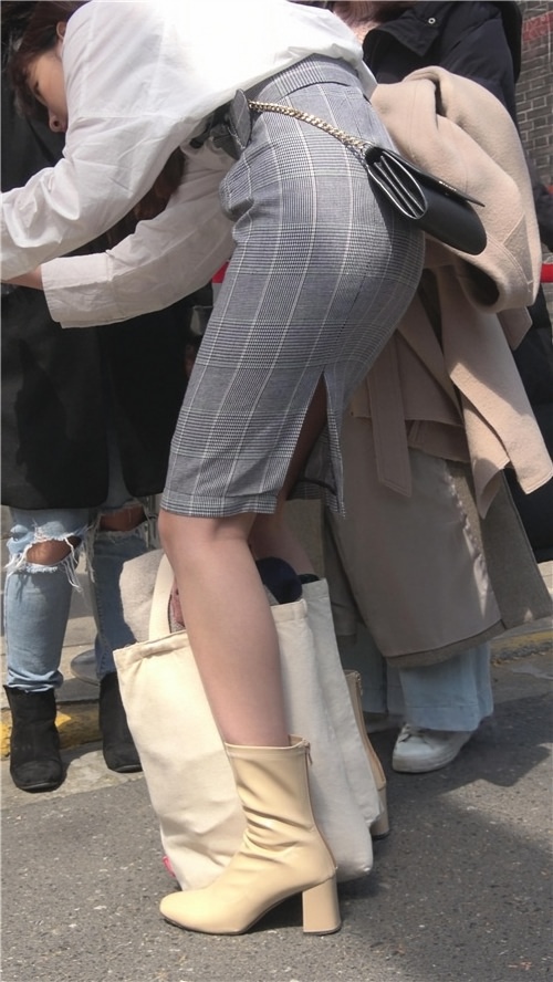 拍照的漂亮小姐姐[1.48G/MP4]