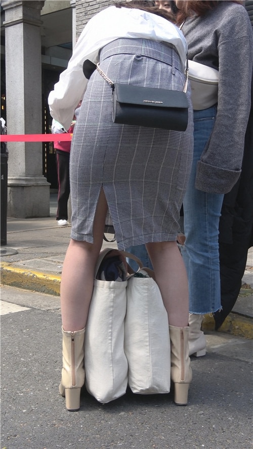 拍照的漂亮小姐姐[1.48G/MP4]