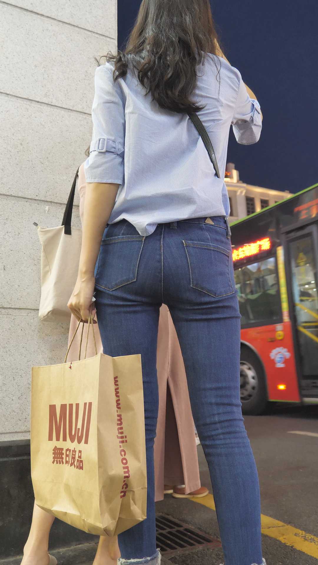 紧身蓝牛宽臀深沟战斗力强（高清图片6P）