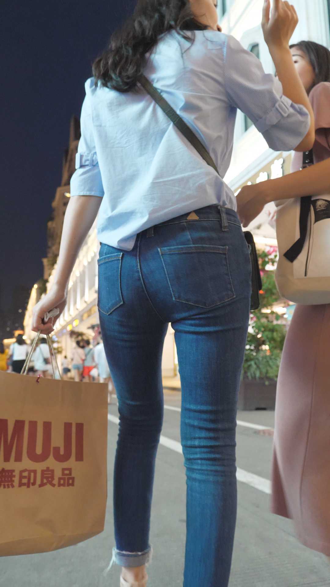 紧身蓝牛宽臀深沟战斗力强（高清图片6P）