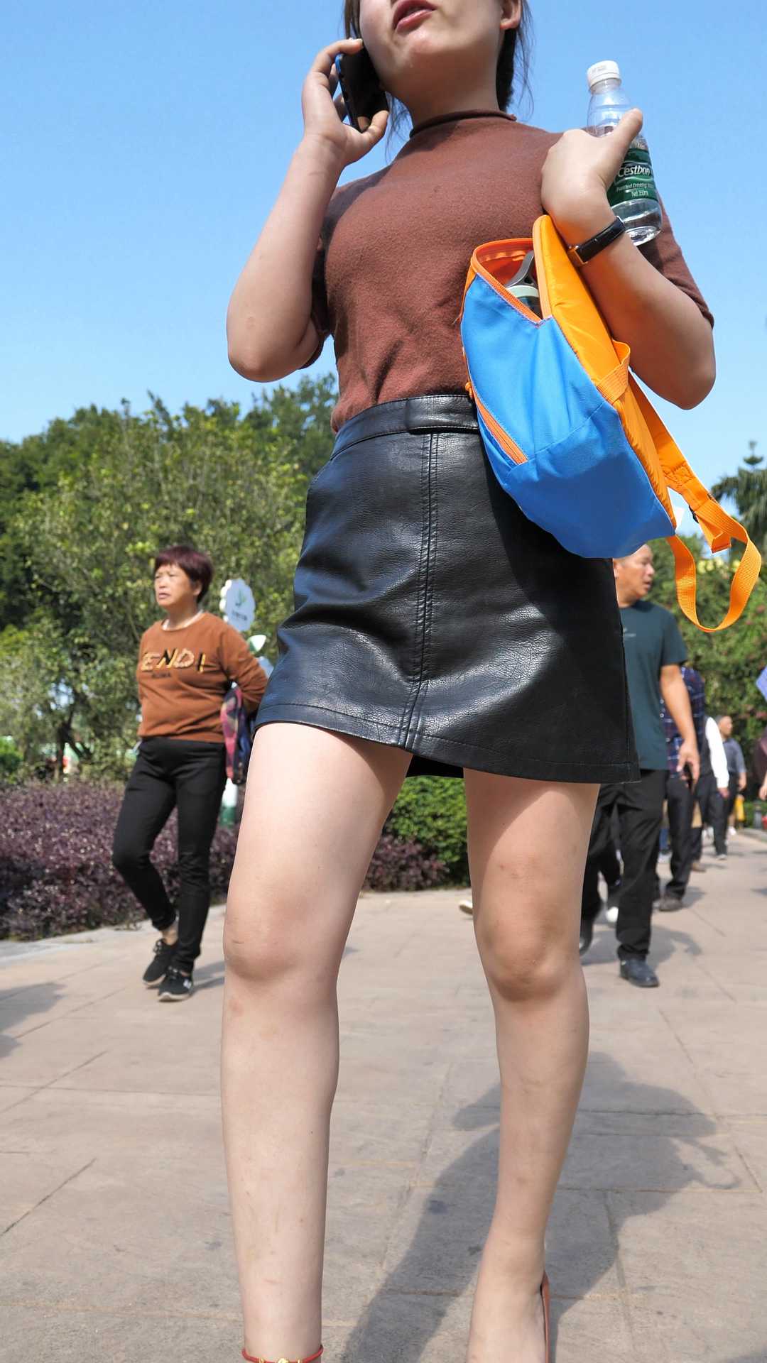 性感长腿皮裙美女小姐姐（高清图片5P）