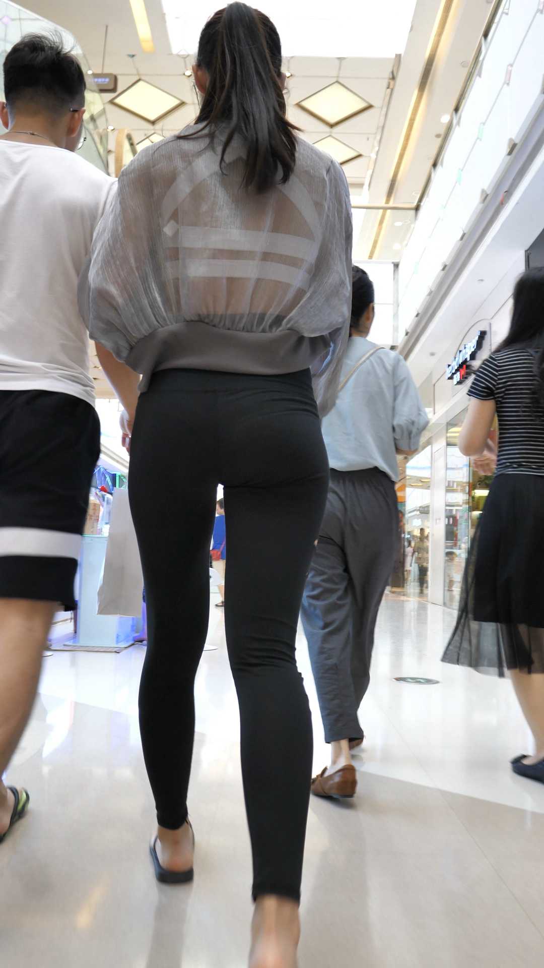 瑜伽丁字裤大翘臀少女