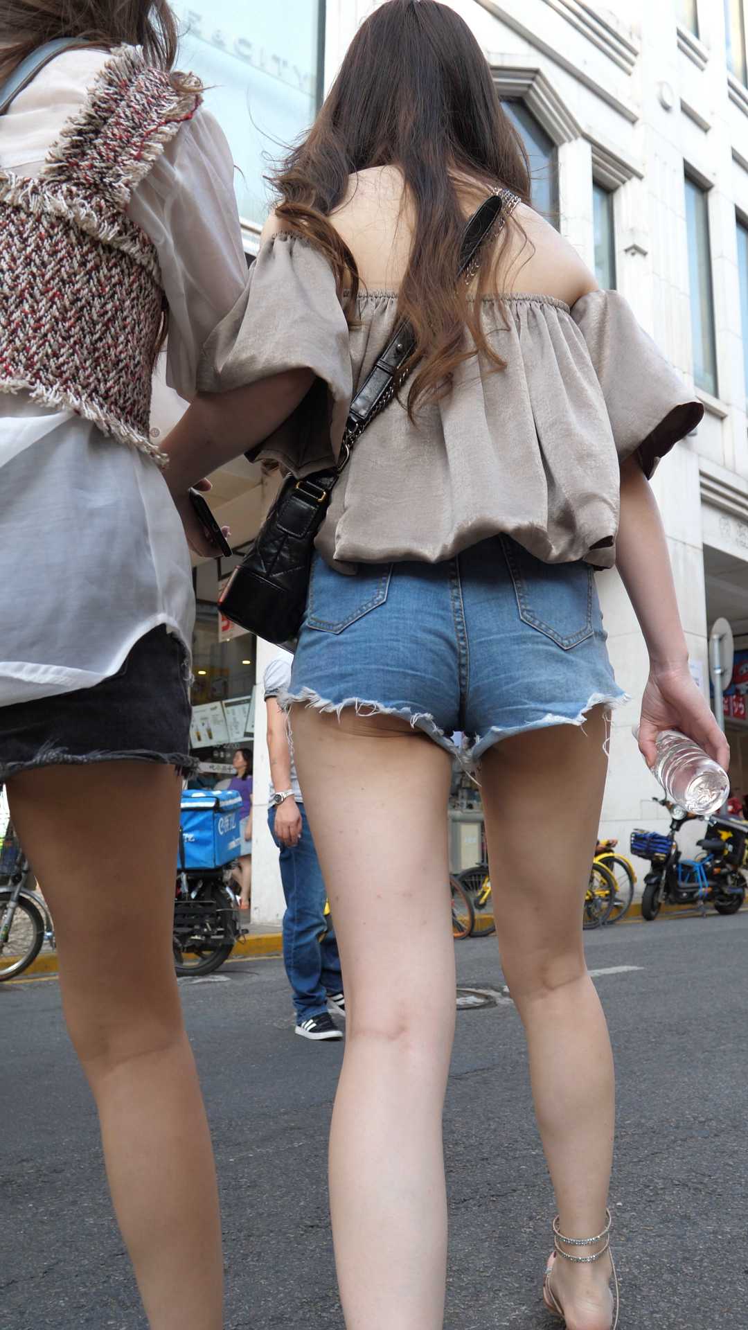 牛仔半包臀大长腿长发女神