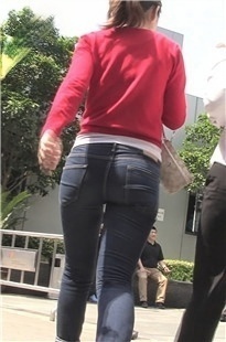 正在上台阶的红衣丰满兰牛翘臀女人[276M/MTS]