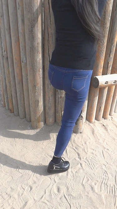 木桩上的牛仔肥臀[148M/AVI]