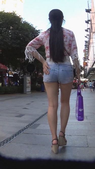 肥美牛仔热裤丰腴美眉[363M/MTS]