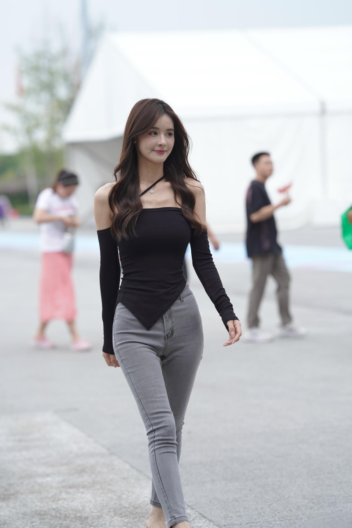 灰色紧身牛仔裤[111张图片 1.38GB]