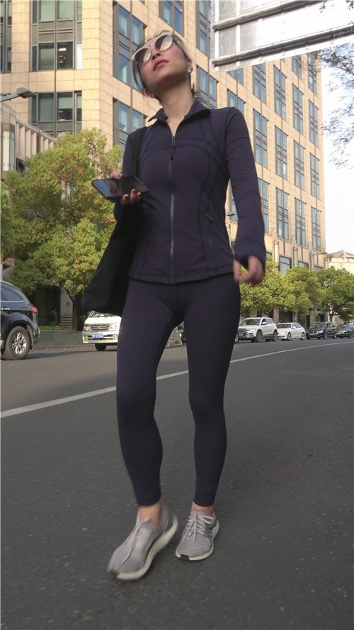 极品蓝色紧身裤MM[1.69G/MP4]