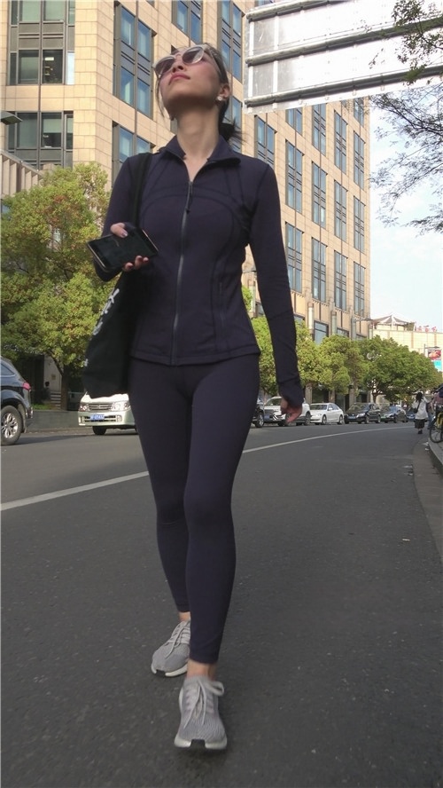 极品蓝色紧身裤MM[1.69G/MP4]