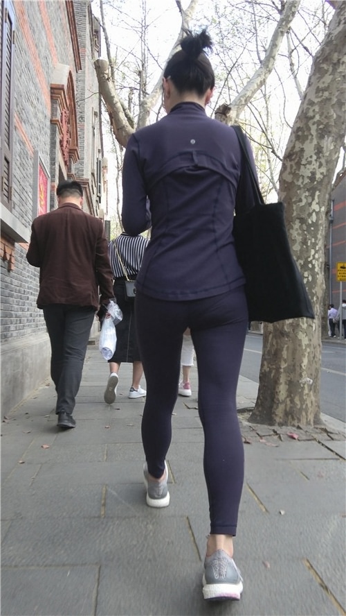 极品蓝色紧身裤MM[1.69G/MP4]