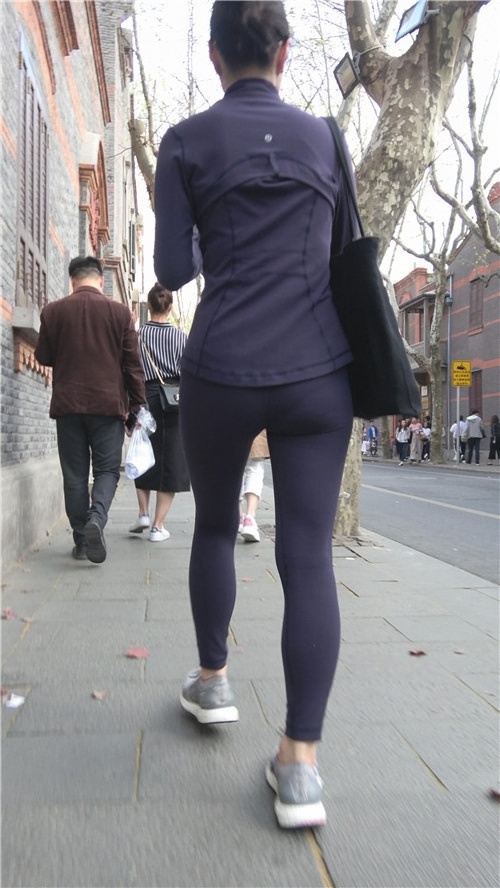 极品蓝色紧身裤MM[1.69G/MP4]