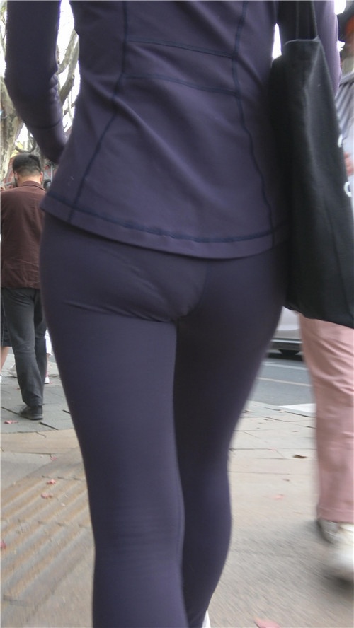 极品蓝色紧身裤MM[1.69G/MP4]