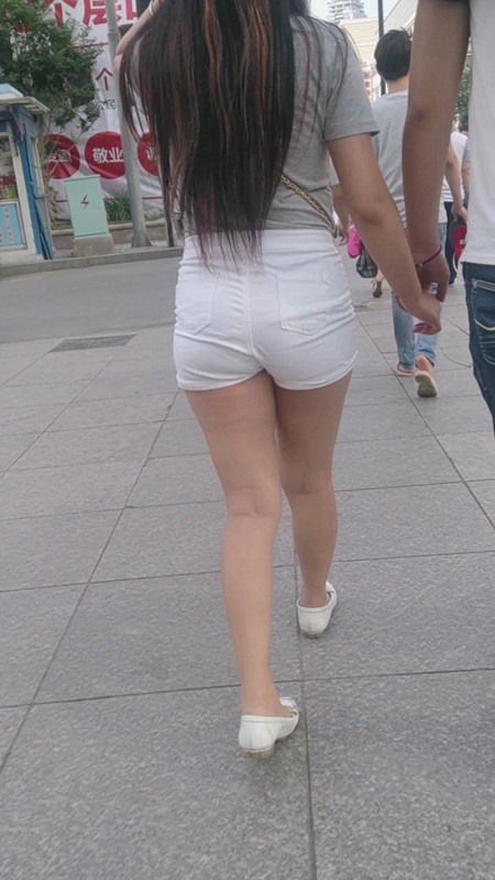 长发白热裤妹子 [194M/MP4]