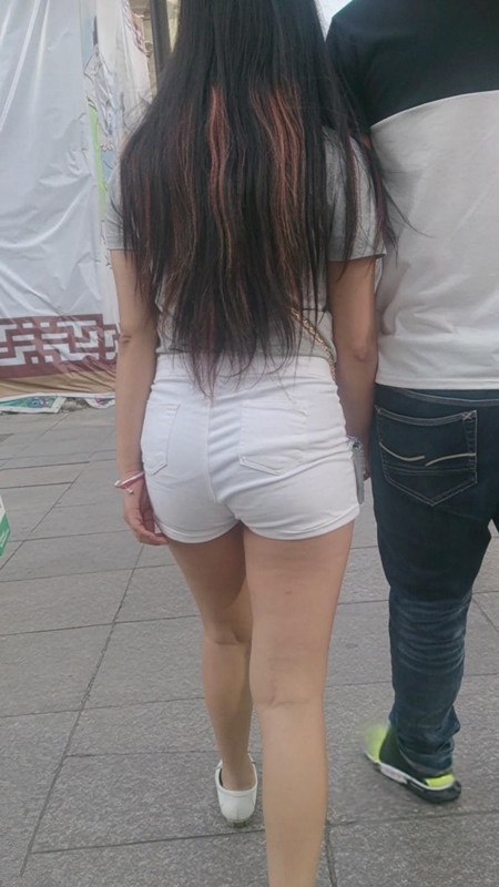 长发白热裤妹子 [194M/MP4]