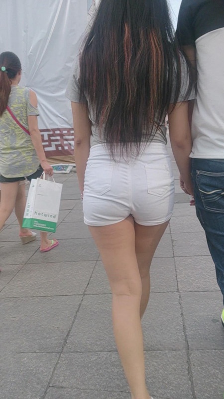 长发白热裤妹子 [194M/MP4]