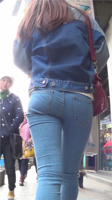 牛仔紧身美女[453M/MP4]