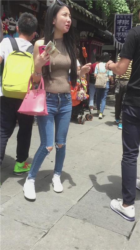 长发牛仔美女[325M/MP4]