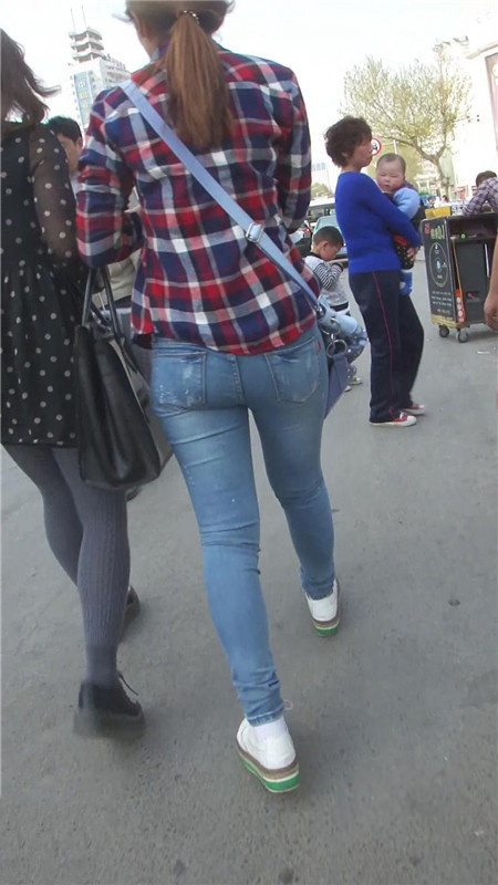 牛仔长裤妹子[94M/MP4]