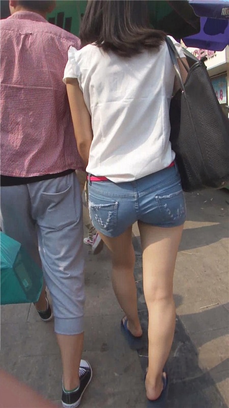 热裤牛仔妹子[92M/MP4]