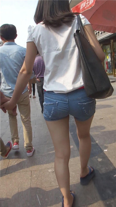 热裤牛仔妹子[92M/MP4]