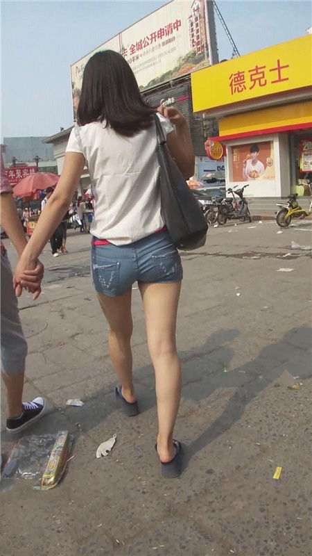 热裤牛仔妹子[92M/MP4]