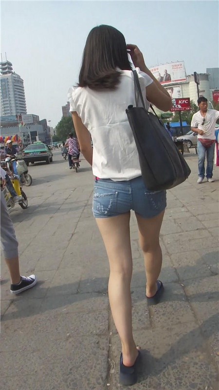 热裤牛仔妹子[92M/MP4]