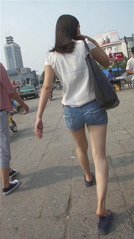 热裤牛仔妹子[92M/MP4]