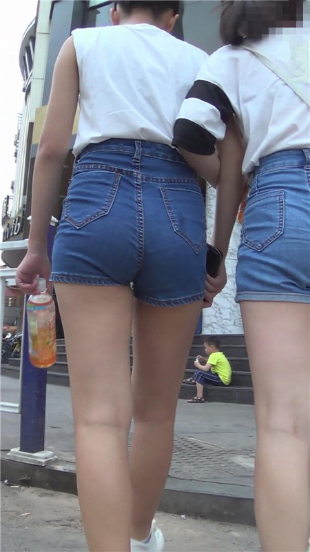 热裤高腰妹子[540M/MP4]