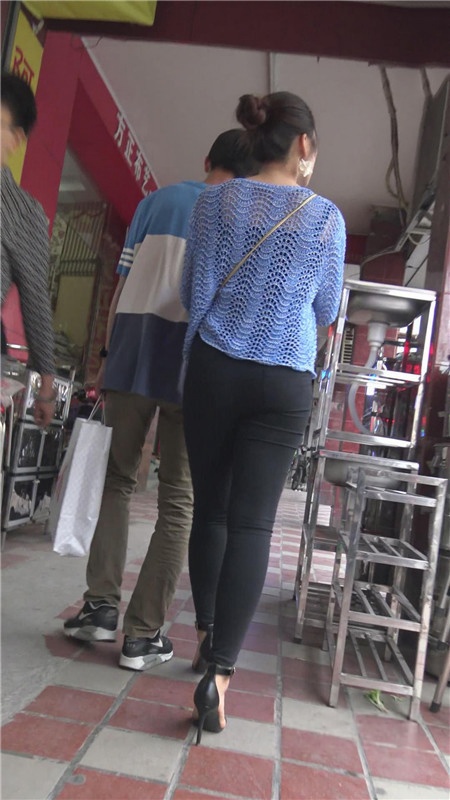 黑裤紧身妹子[104M/MP4]