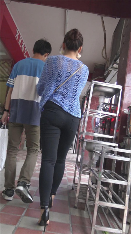 黑裤紧身妹子[104M/MP4]