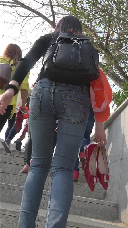 牛仔长裤小妹[55M/MP4]