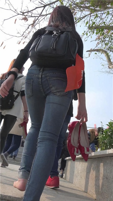 牛仔长裤小妹[55M/MP4]