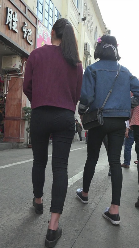 黑色紧身长裤美女[72M/MP4]