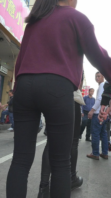 黑色紧身长裤美女[72M/MP4]