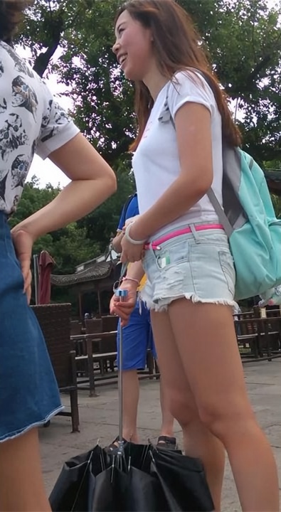 海边热裤月牙小妹[129M/MP4]