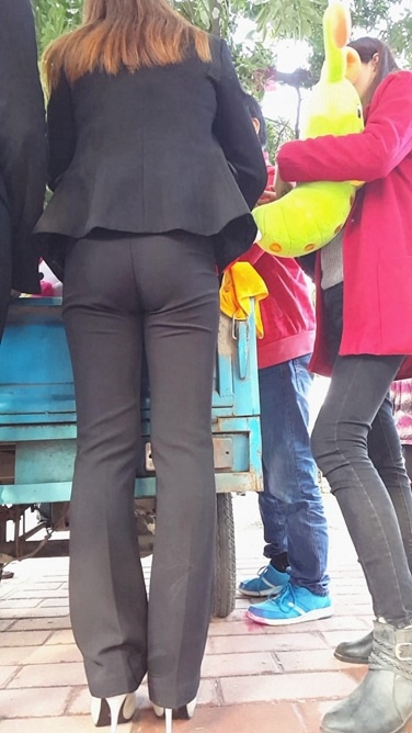 丝滑紧绷职业装妹纸[1.37G/MP4]