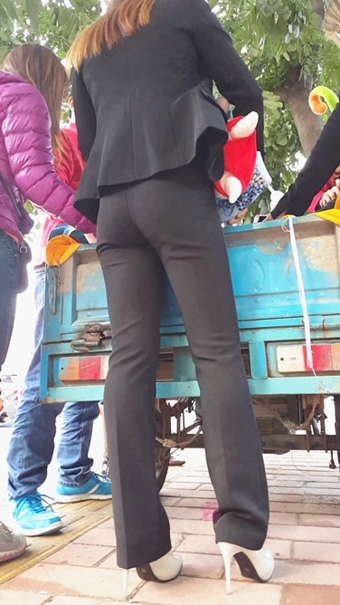 丝滑紧绷职业装妹纸[1.37G/MP4]