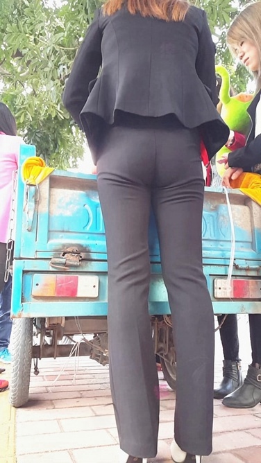 丝滑紧绷职业装妹纸[1.37G/MP4]