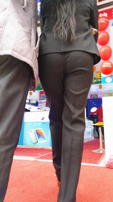 职业装OL臀部好圆[205M/MP4]