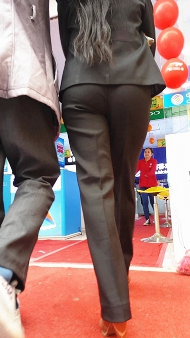 职业装OL臀部好圆[205M/MP4]