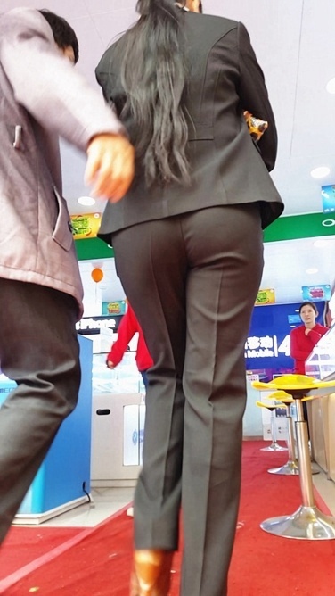 职业装OL臀部好圆[205M/MP4]