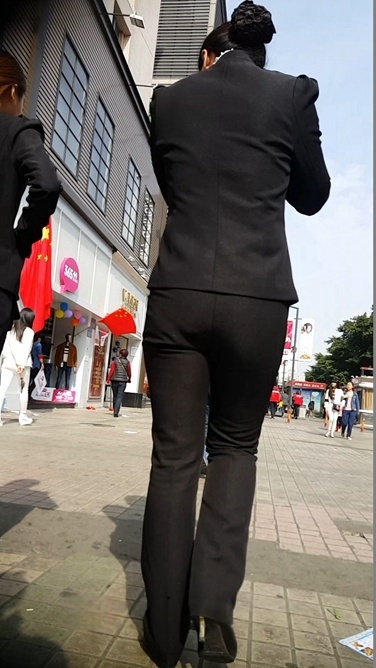 几个西装职业装OL，街头靓丽的风景线[219M/MP4]