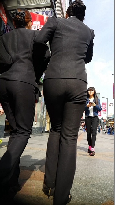 几个西装职业装OL，街头靓丽的风景线[219M/MP4]