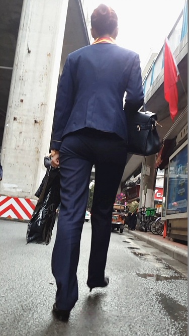 跟拍下班的职业装西裤shaofu[105M/MP4]