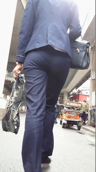 跟拍下班的职业装西裤shaofu[105M/MP4]