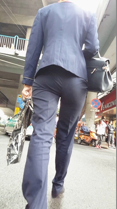 跟拍下班的职业装西裤shaofu[105M/MP4]