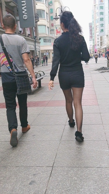 黑色职业装黑丝MM，翘臀黑丝让人无法忘怀[197M]